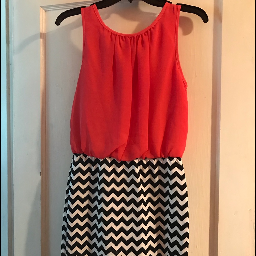 Pink/chevron short dress